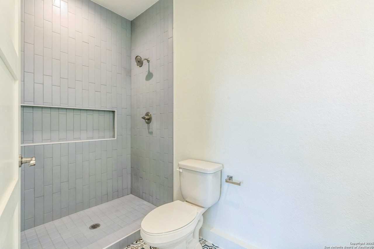 1026 Wyoming St - Photo 5 of 30