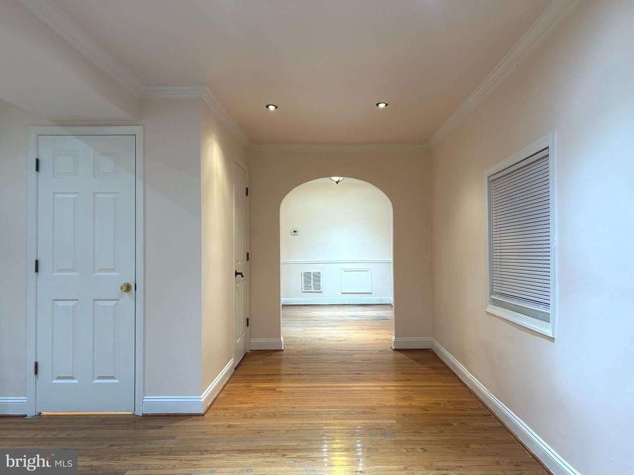 5342 James Pl Ne - Photo 5 of 39