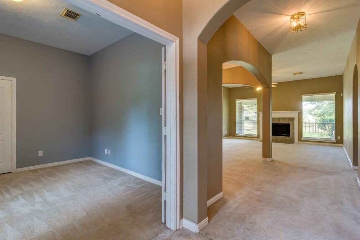 11406 Bottlebrush Ln - Photo 4 of 32