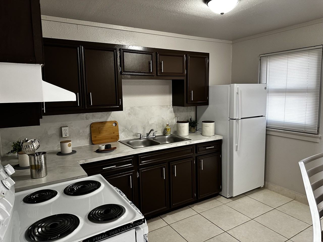 220 South 25th Avenue - Photo 3 of 13