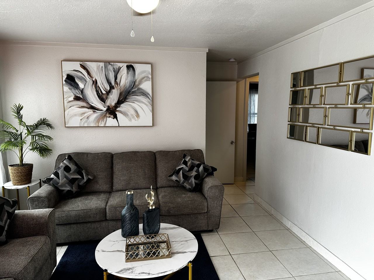 220 South 25th Avenue - Photo 4 of 13