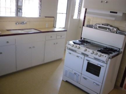 4228 Gateway Ave - Photo 4 of 10