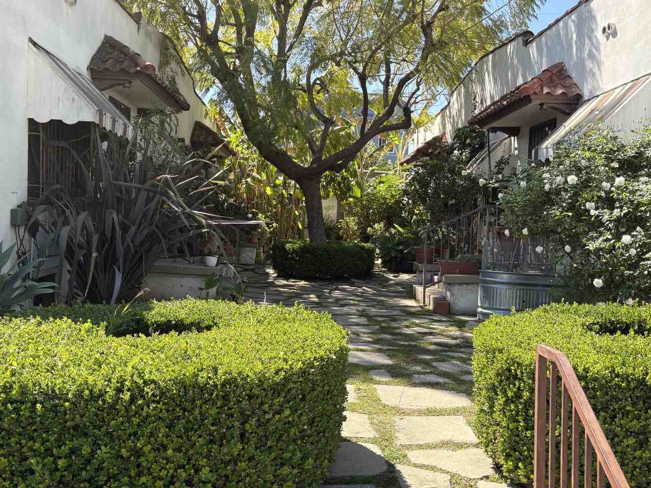 4228 Gateway Ave - Photo 2 of 10