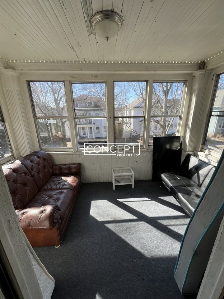 23 Moraine St - Photo 4 of 25