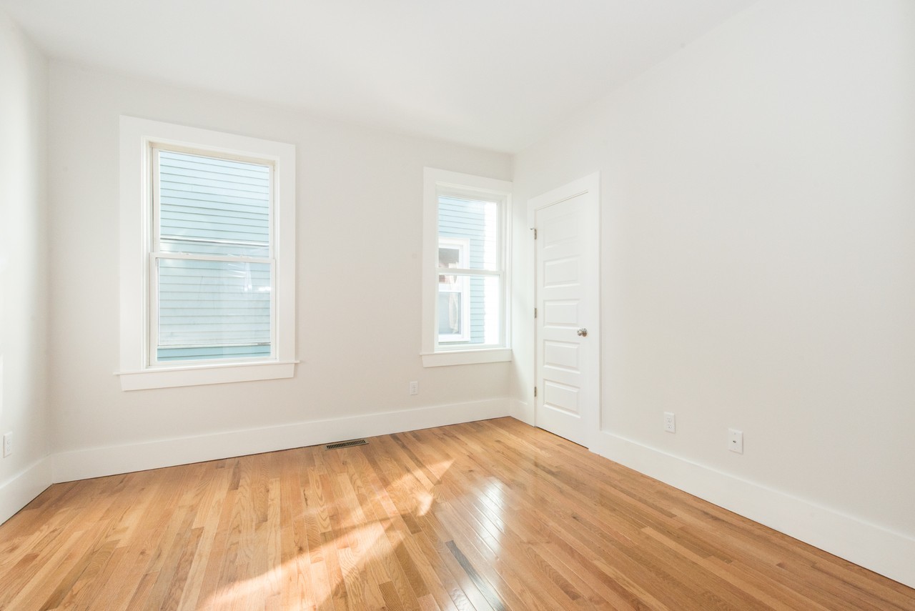 16 Suffolk St - Photo 3 of 11