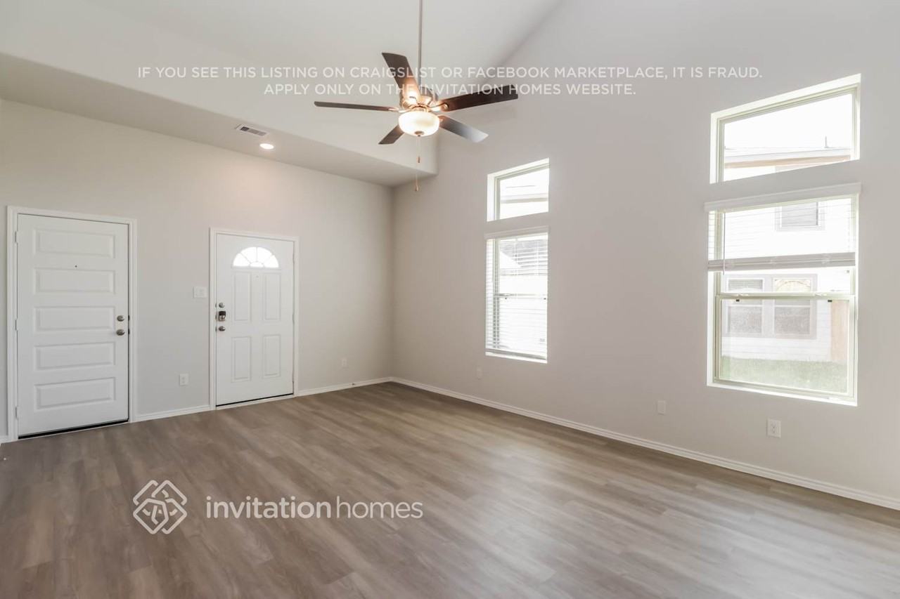 5747 Daphne Dr - Photo 5 of 25