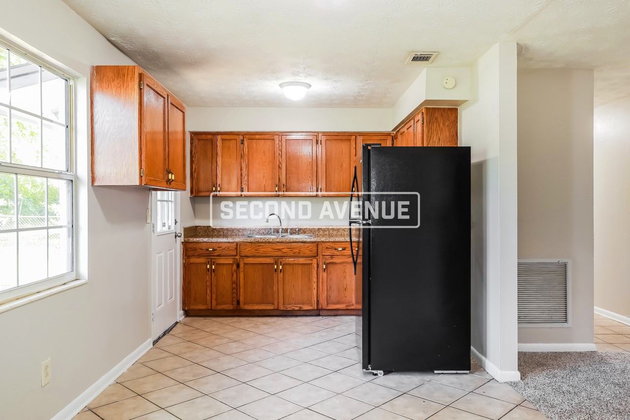 5033 Locksley Ave - Photo 5 of 19