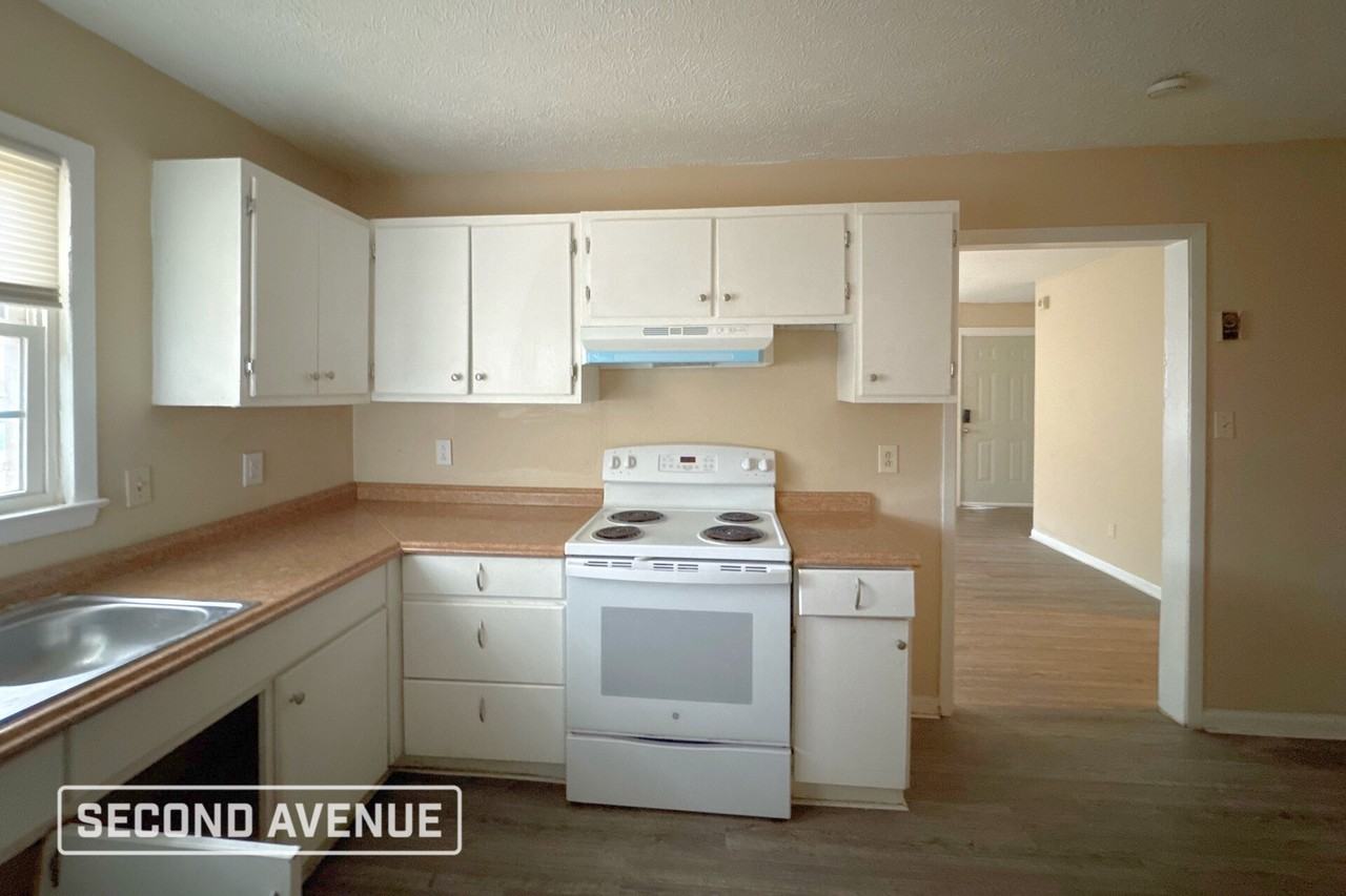 1070 Madonna Dr - Photo 5 of 15