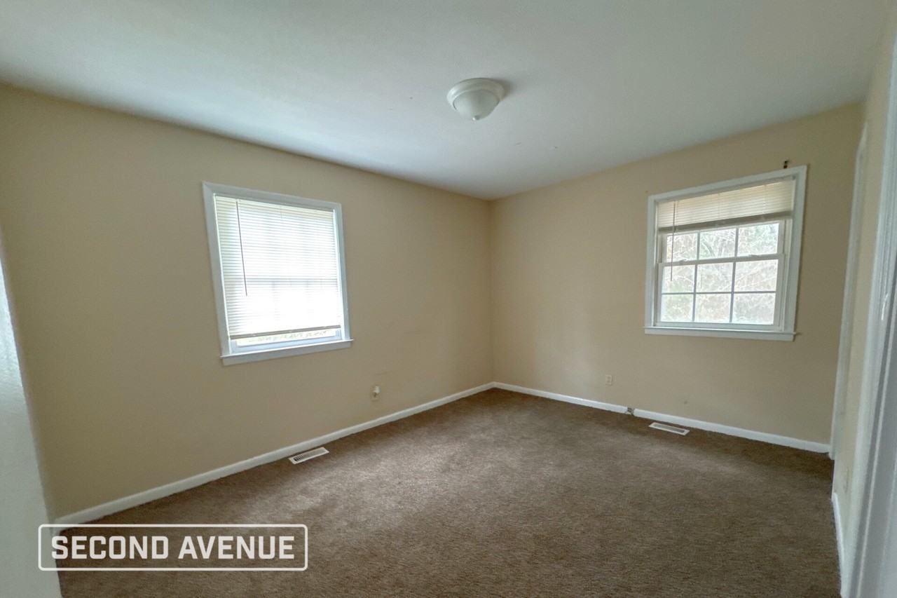 1070 Madonna Dr - Photo 7 of 15