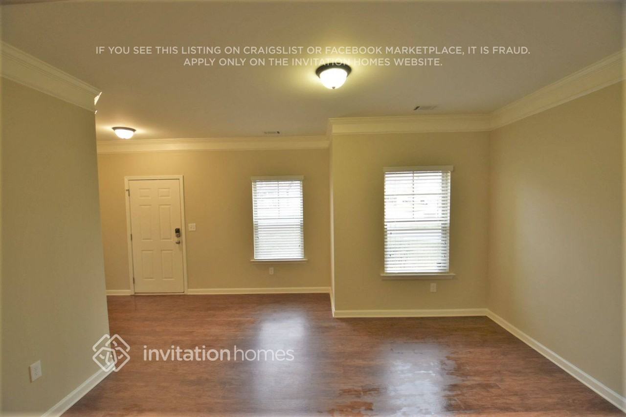 592 Rock Hill Pkwy - Photo 2 of 19