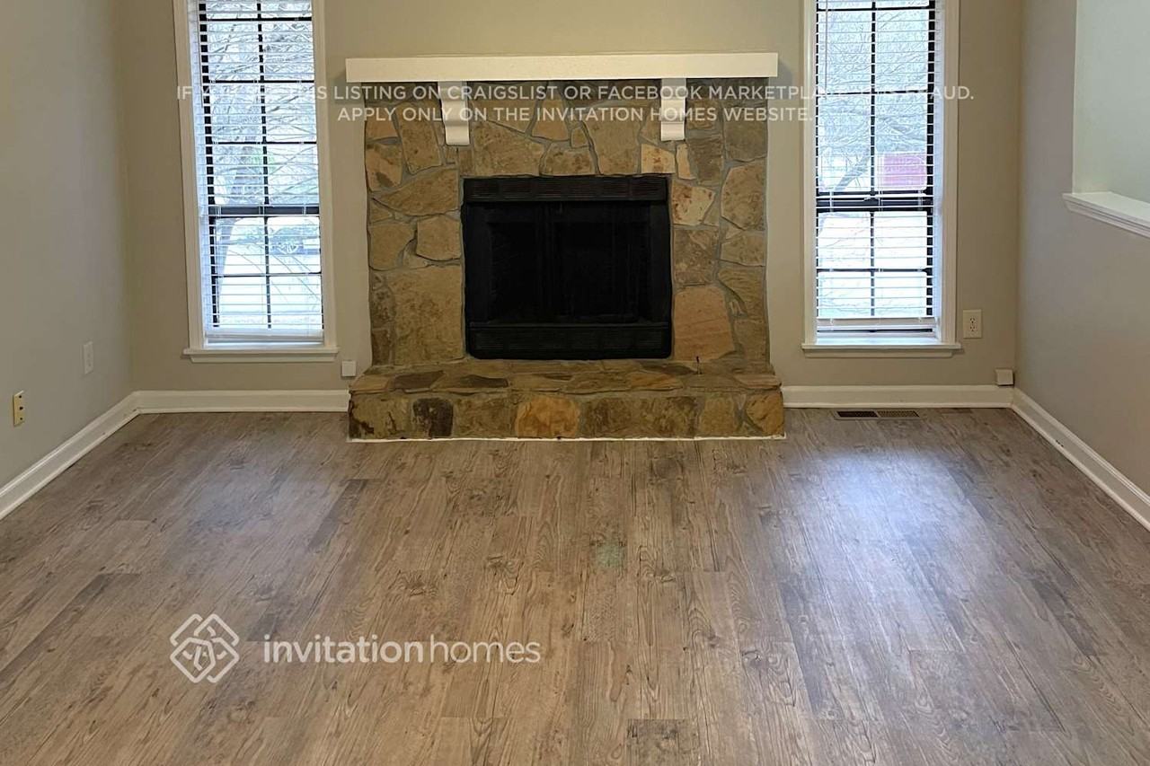 2559 Porter Dr - Photo 2 of 13