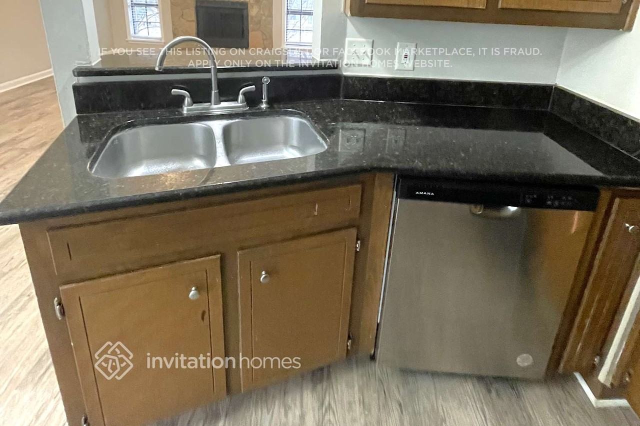 2559 Porter Dr - Photo 3 of 13