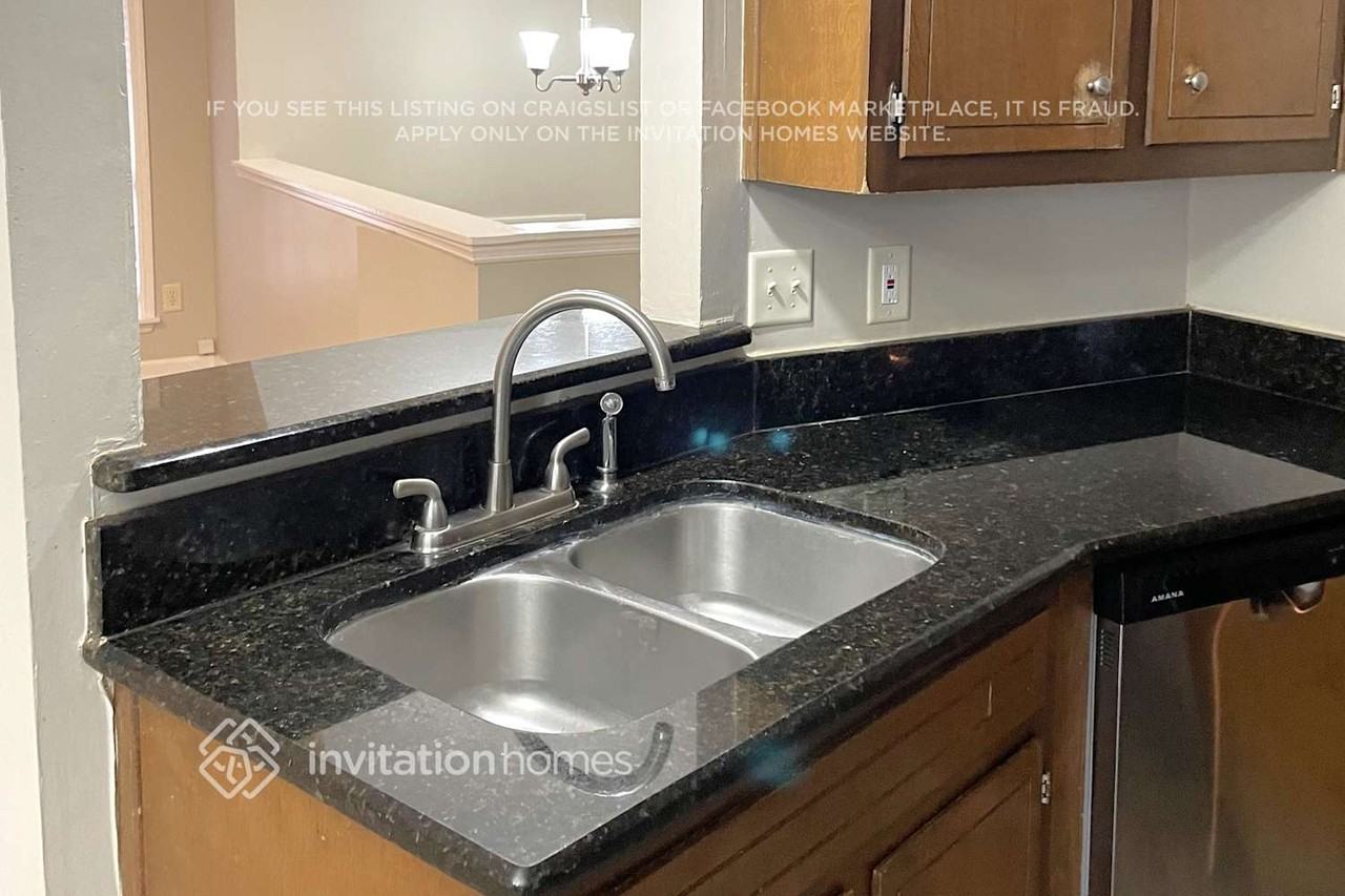 2559 Porter Dr - Photo 4 of 13