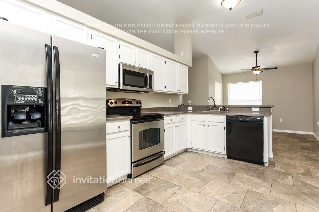 4416 11th Ave E - Photo 5 of 11