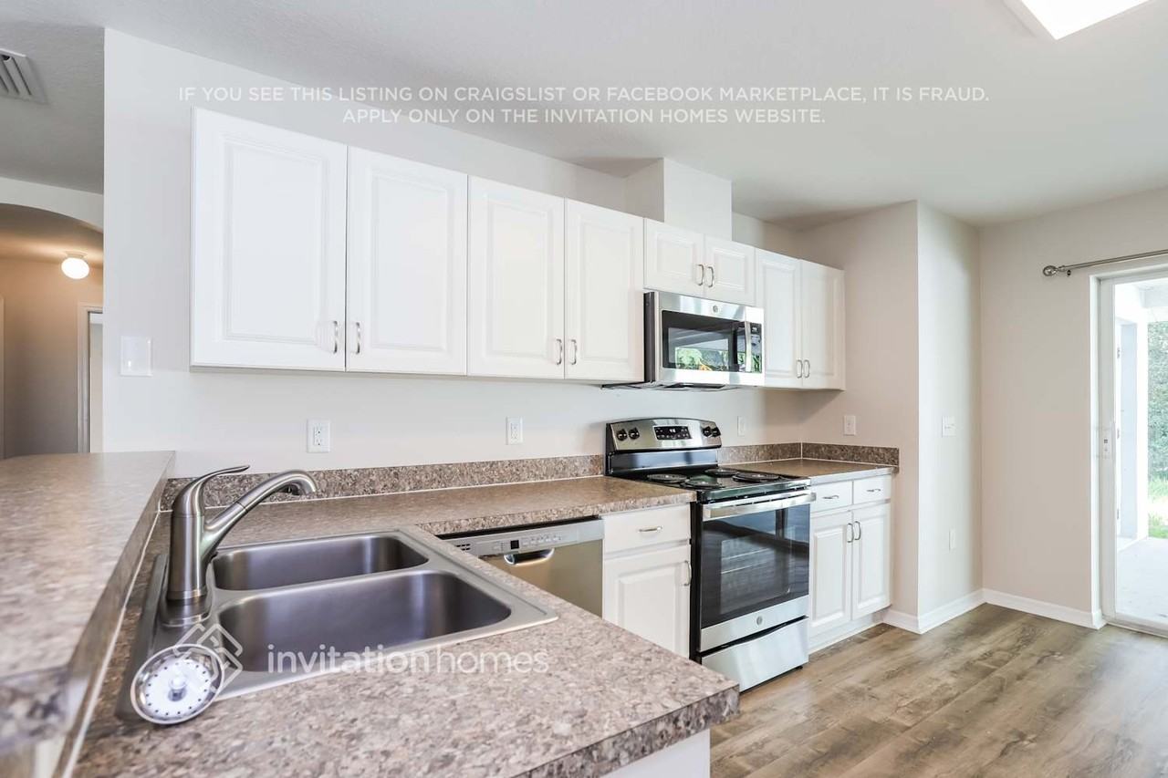 11118 Hidden Breeze Dr - Photo 4 of 16