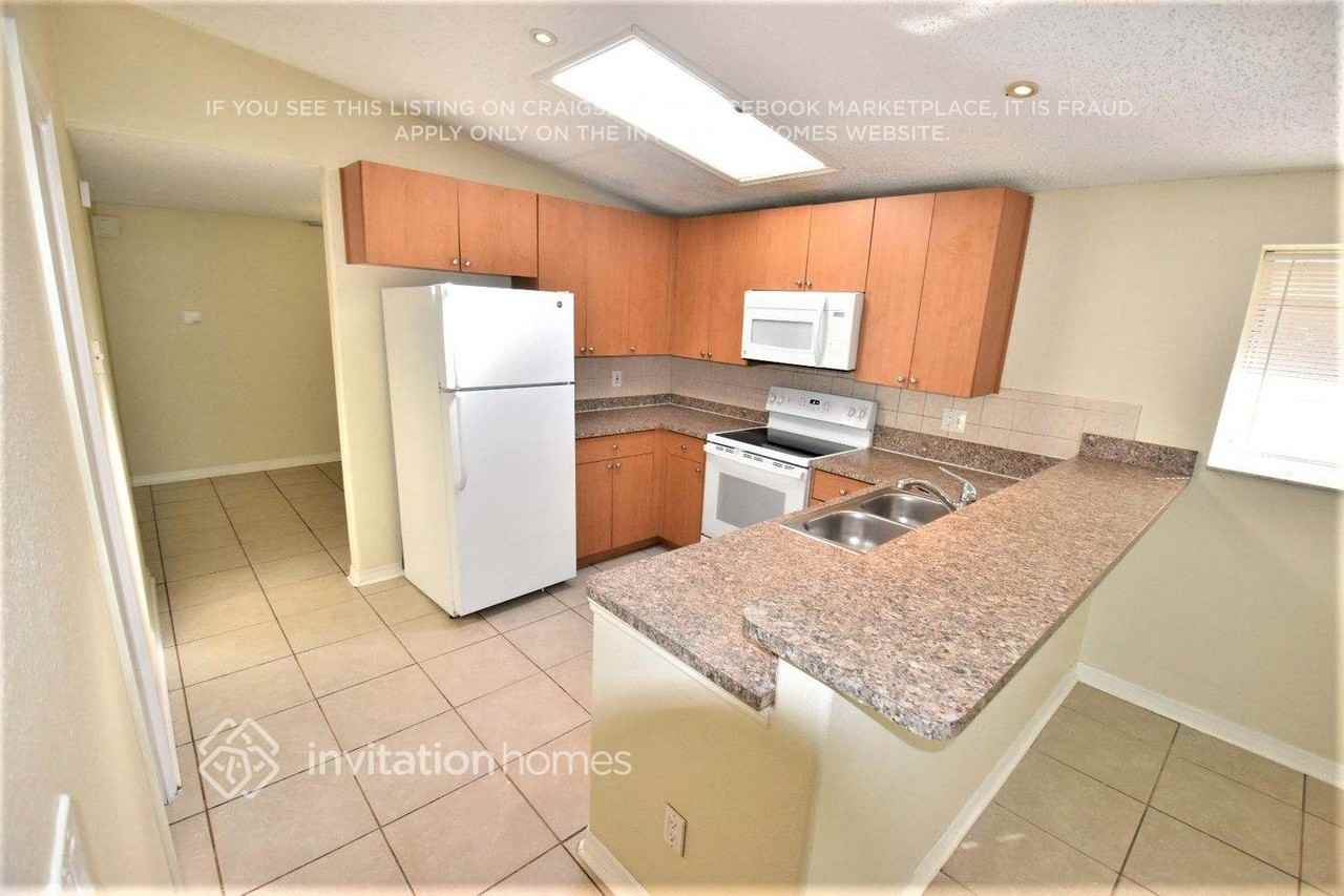 9709 Rushwood Ct - Photo 6 of 25