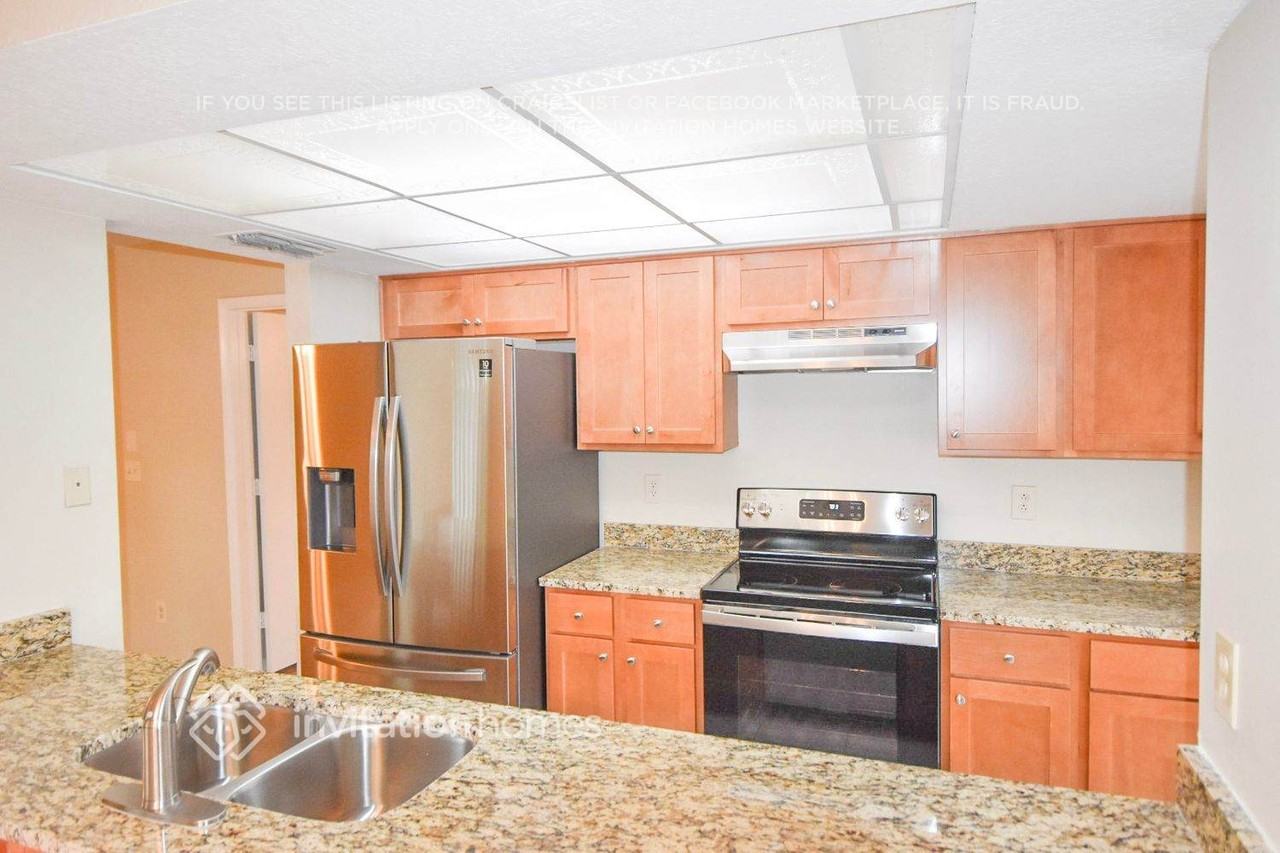 1030 Oakwood Dr - Photo 4 of 13