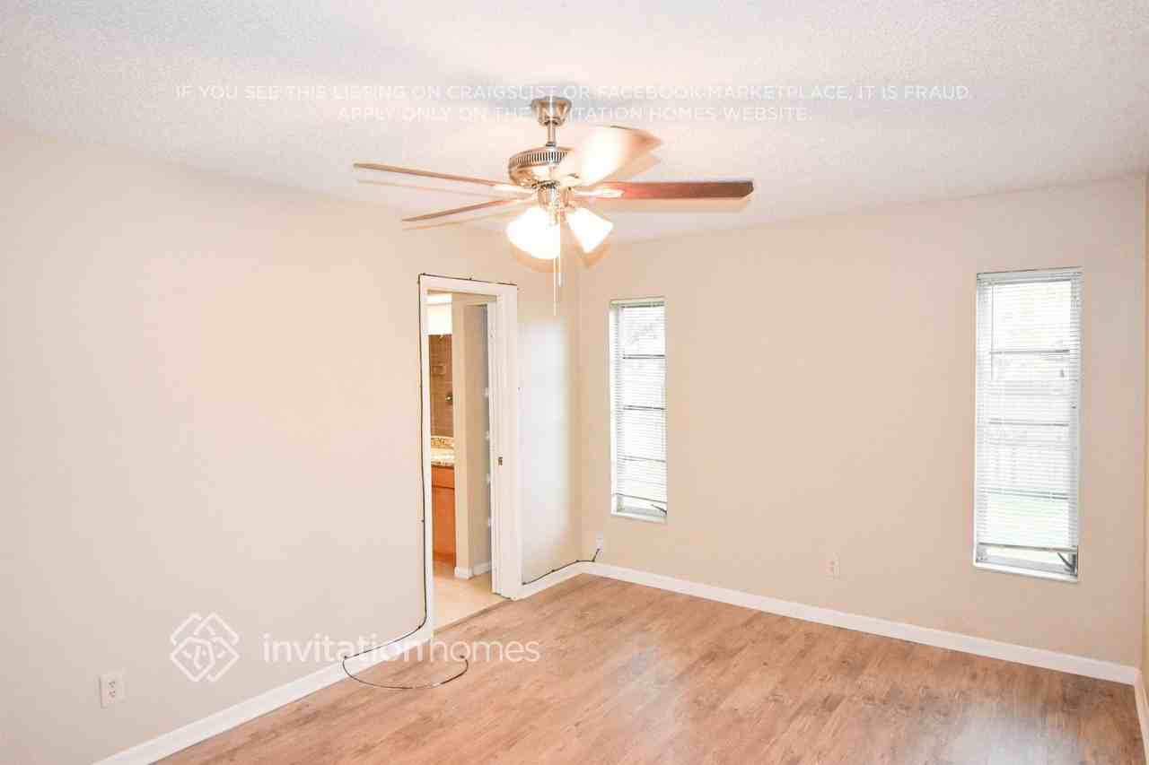 1030 Oakwood Dr - Photo 6 of 13