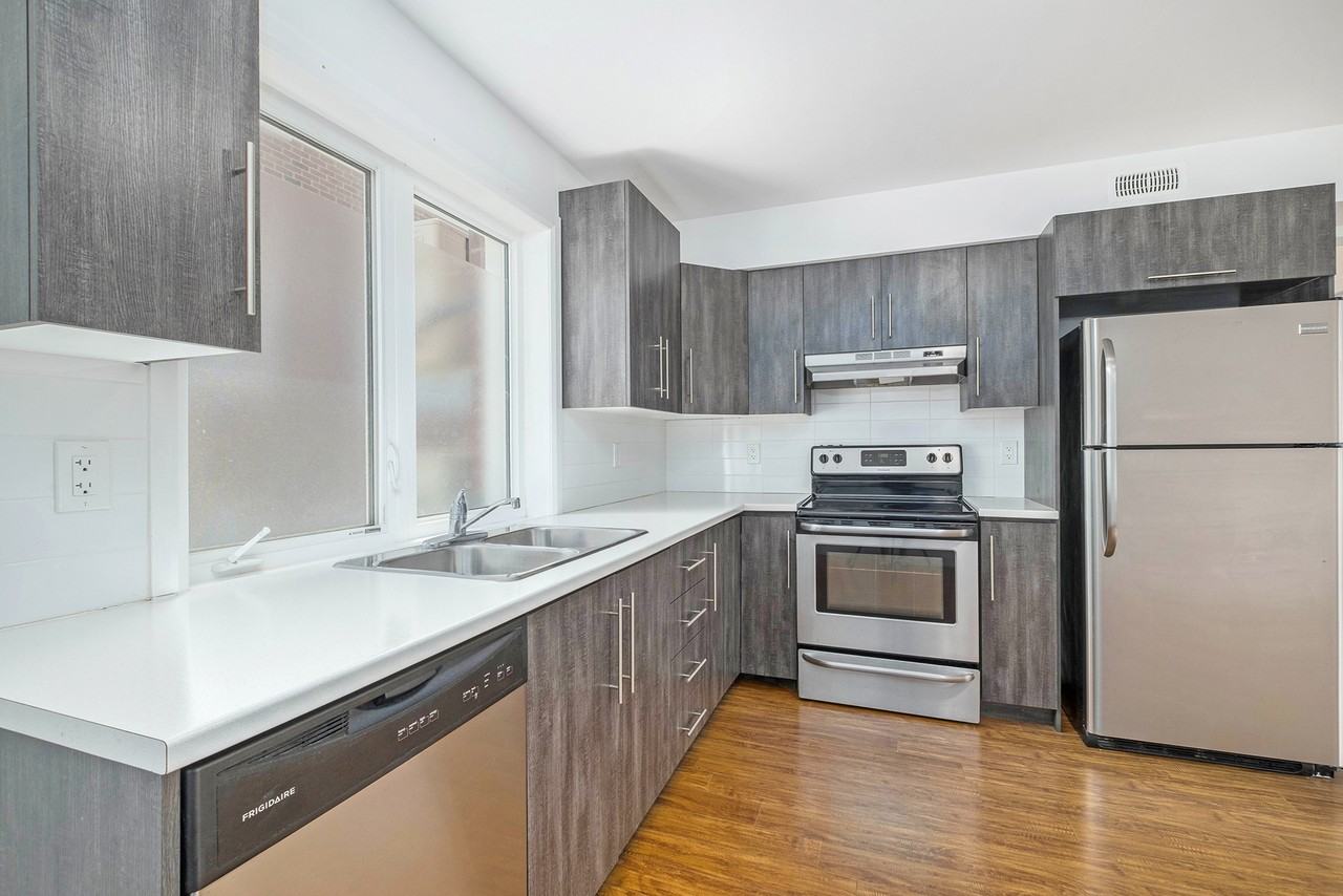 368 Tillbury Ave - Photo 3 of 10