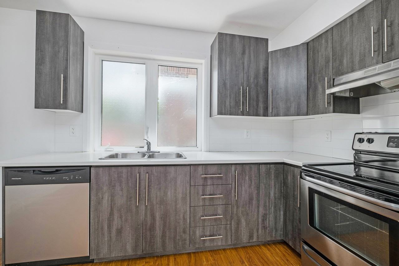 368 Tillbury Ave - Photo 4 of 10