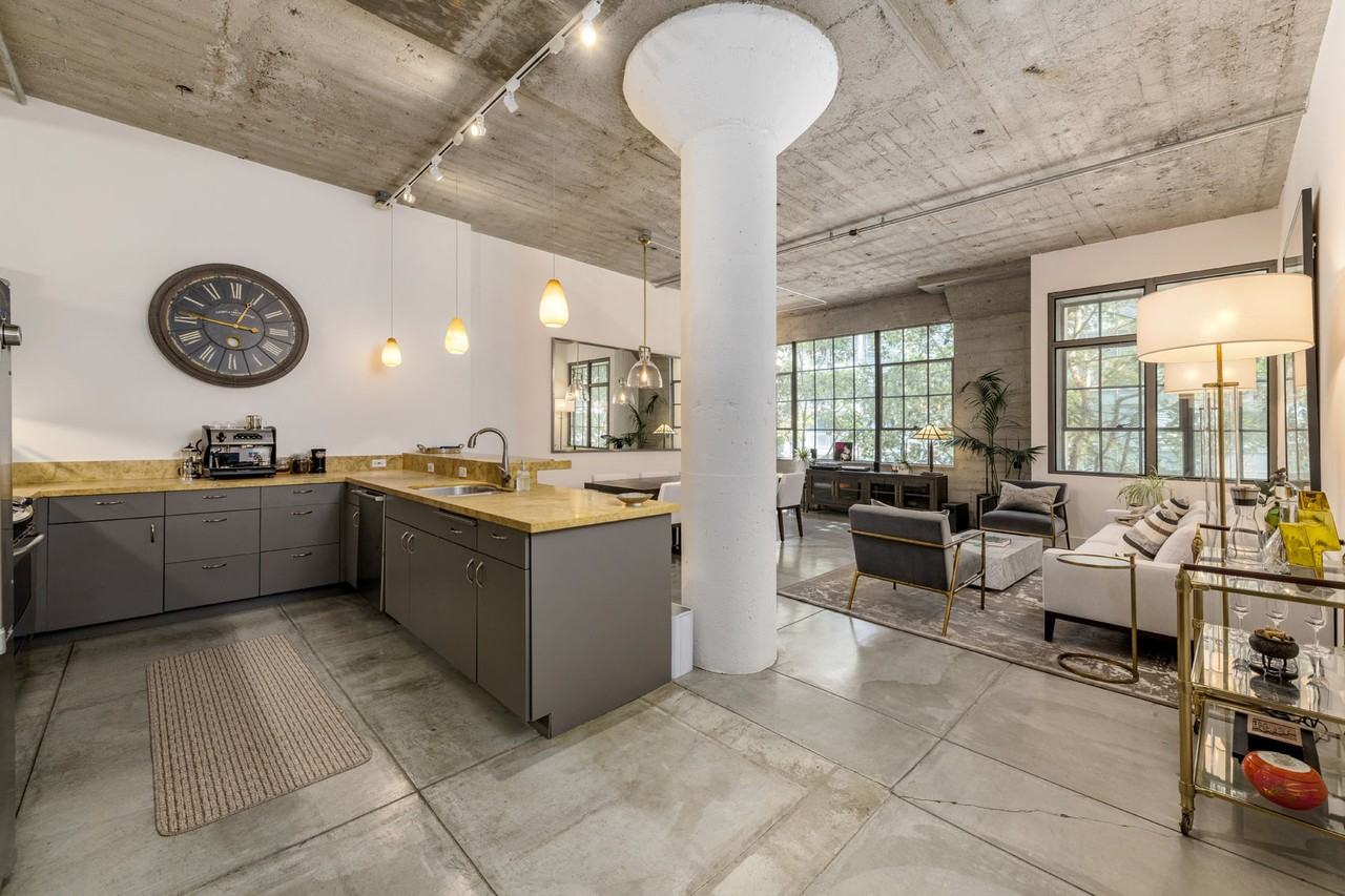 Beale St #304 - Photo 4 of 20