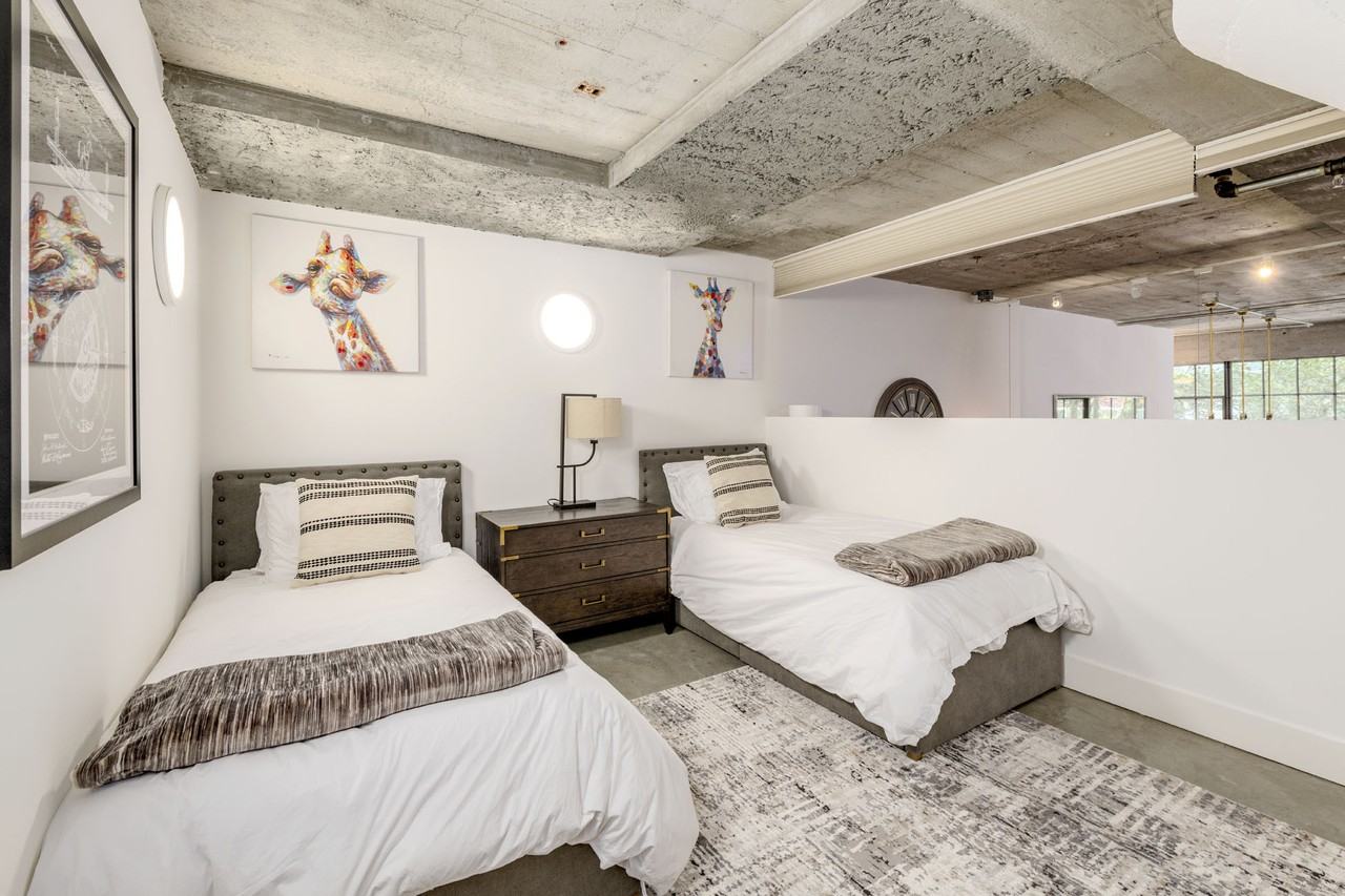 Beale St #304 - Photo 5 of 20