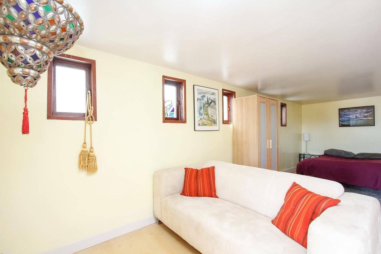 Holladay Ave - Photo 4 of 9