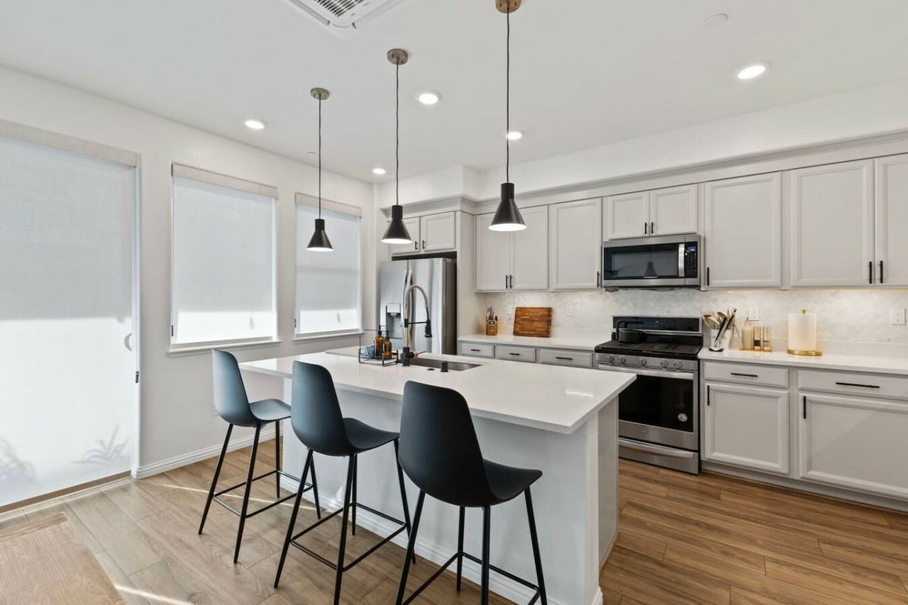 Synergy Ct - Photo 4 of 37