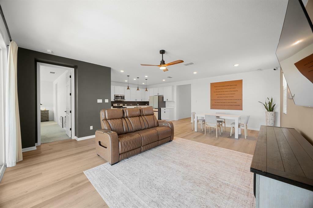 191 Silverton Ln - Photo 3 of 27