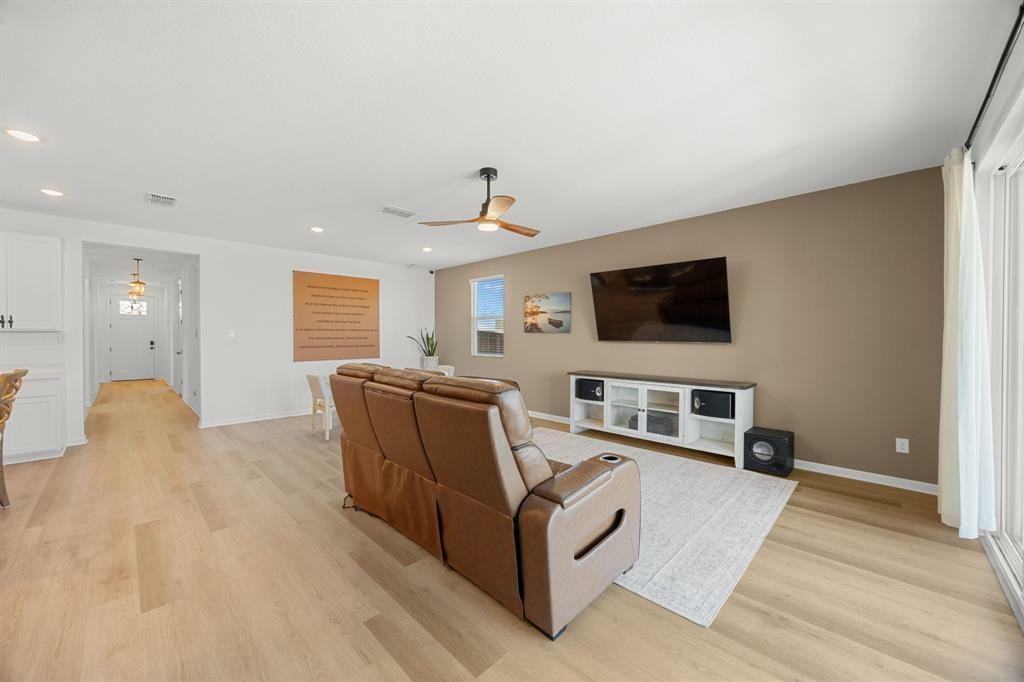 191 Silverton Ln - Photo 7 of 27