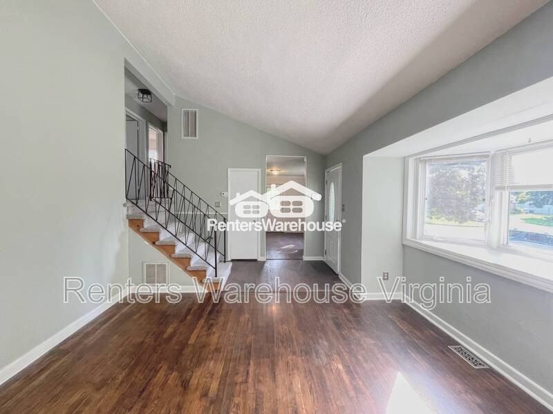 4960 Clover St - Photo 5 of 38