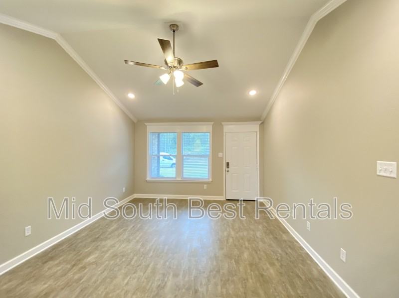 207 Redbud Ct - Photo 2 of 8