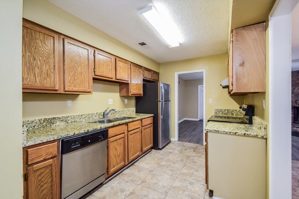 2176 Woodfield Park Rd - Photo 7 of 16