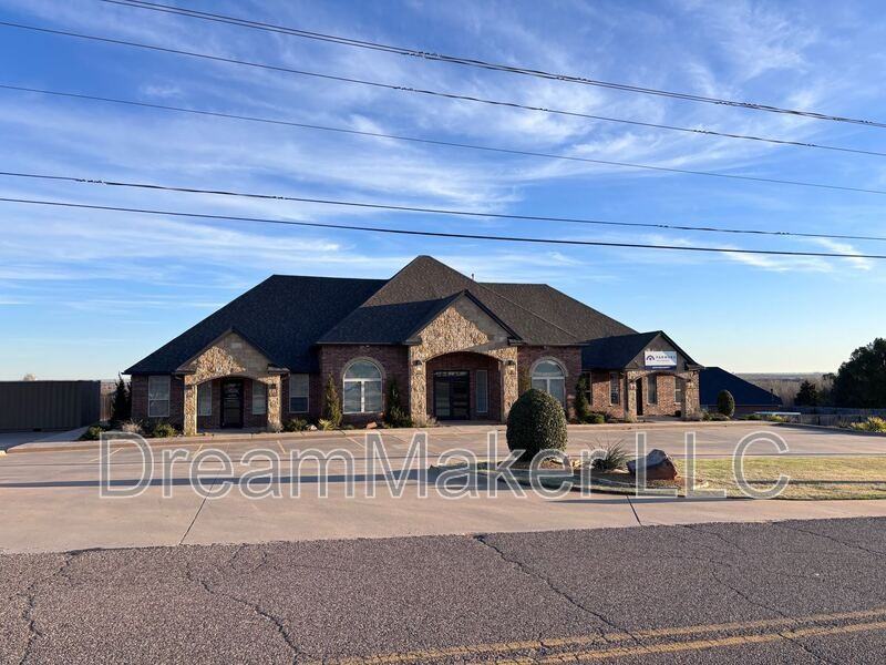 2815 Se 44th St - Photo 2 of 25