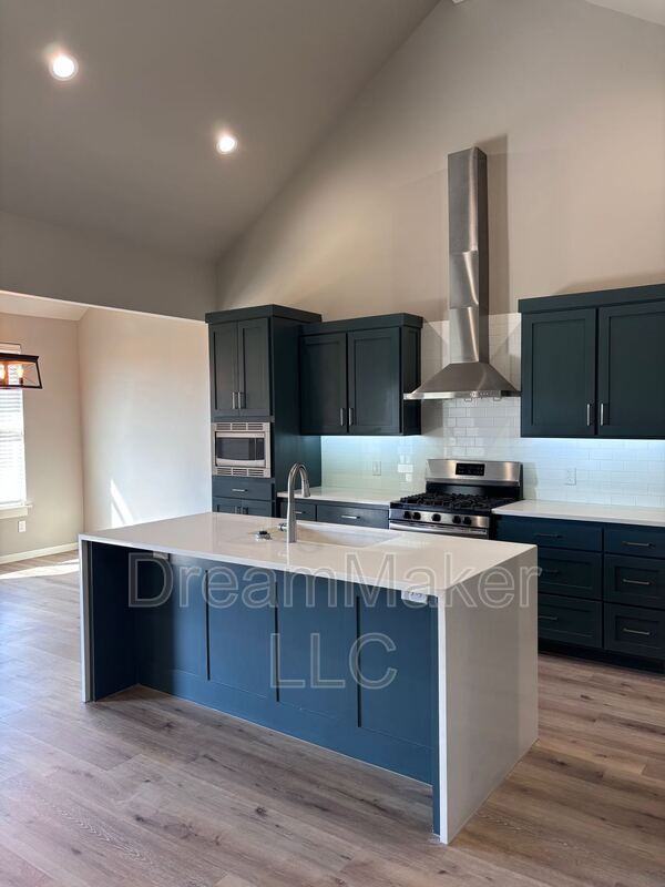3102 Se 34th St - Photo 2 of 25