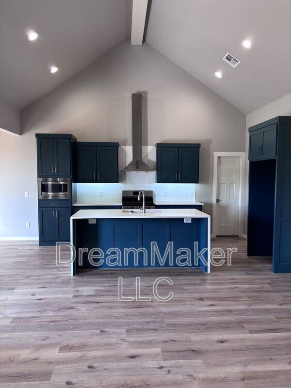3102 Se 34th St - Photo 3 of 25