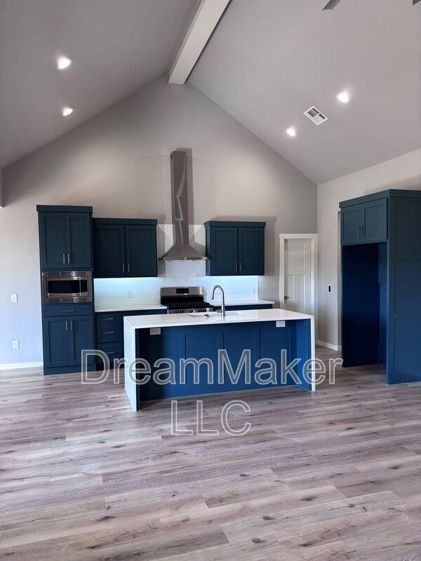 3102 Se 34th St - Photo 4 of 25