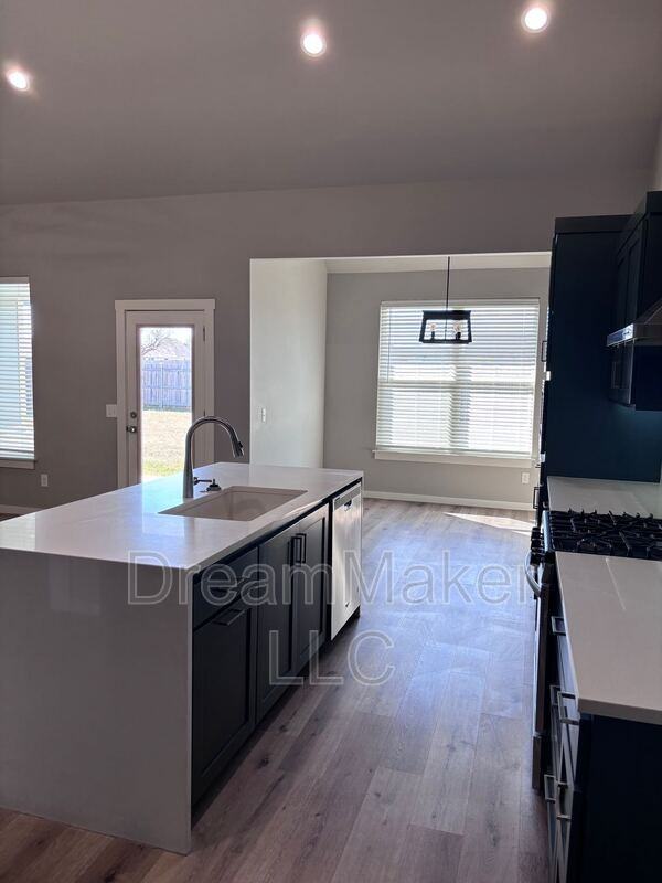 3102 Se 34th St - Photo 5 of 25