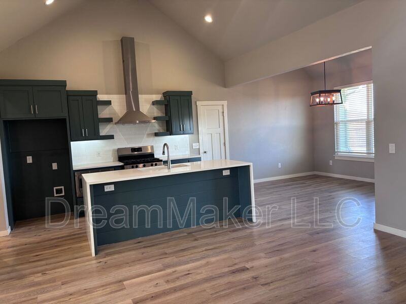 3035 Se 34th St - Photo 4 of 21