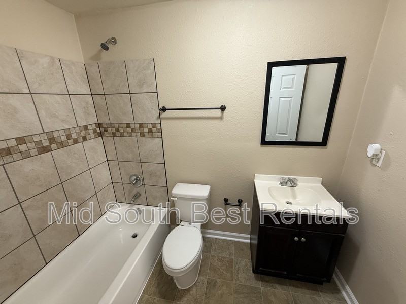 443 Jacklyn Ave - Photo 2 of 3