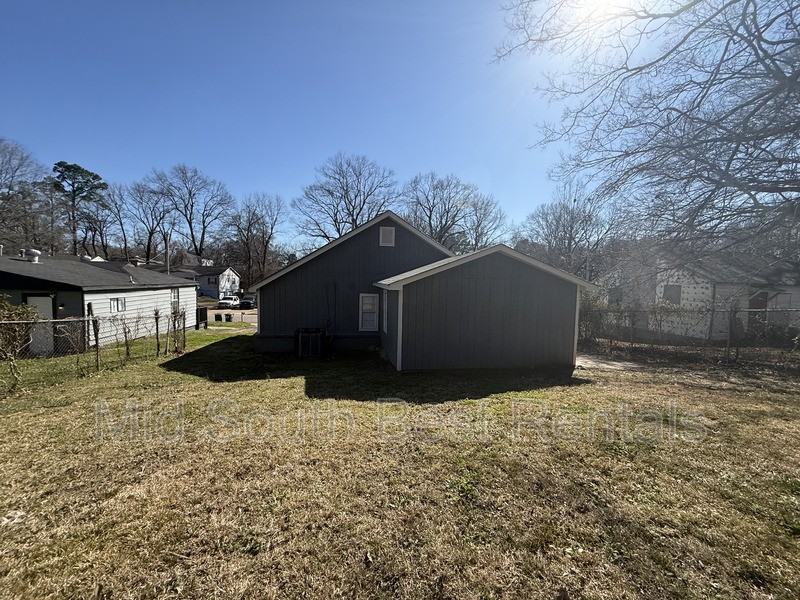443 Jacklyn Ave - Photo 3 of 3
