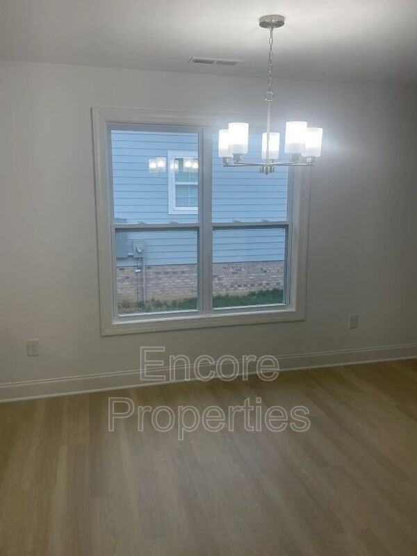 1115 Grace Ave - Photo 6 of 15