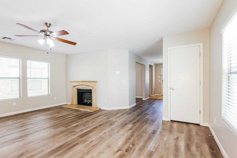 10916 W Elm St - Photo 5 of 20