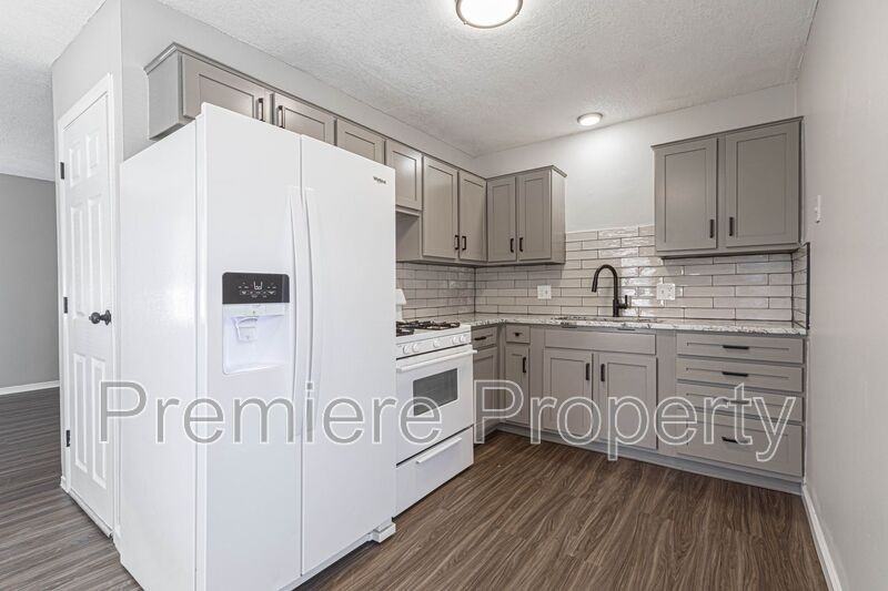 14834 E Nickell Ave - Photo 4 of 10