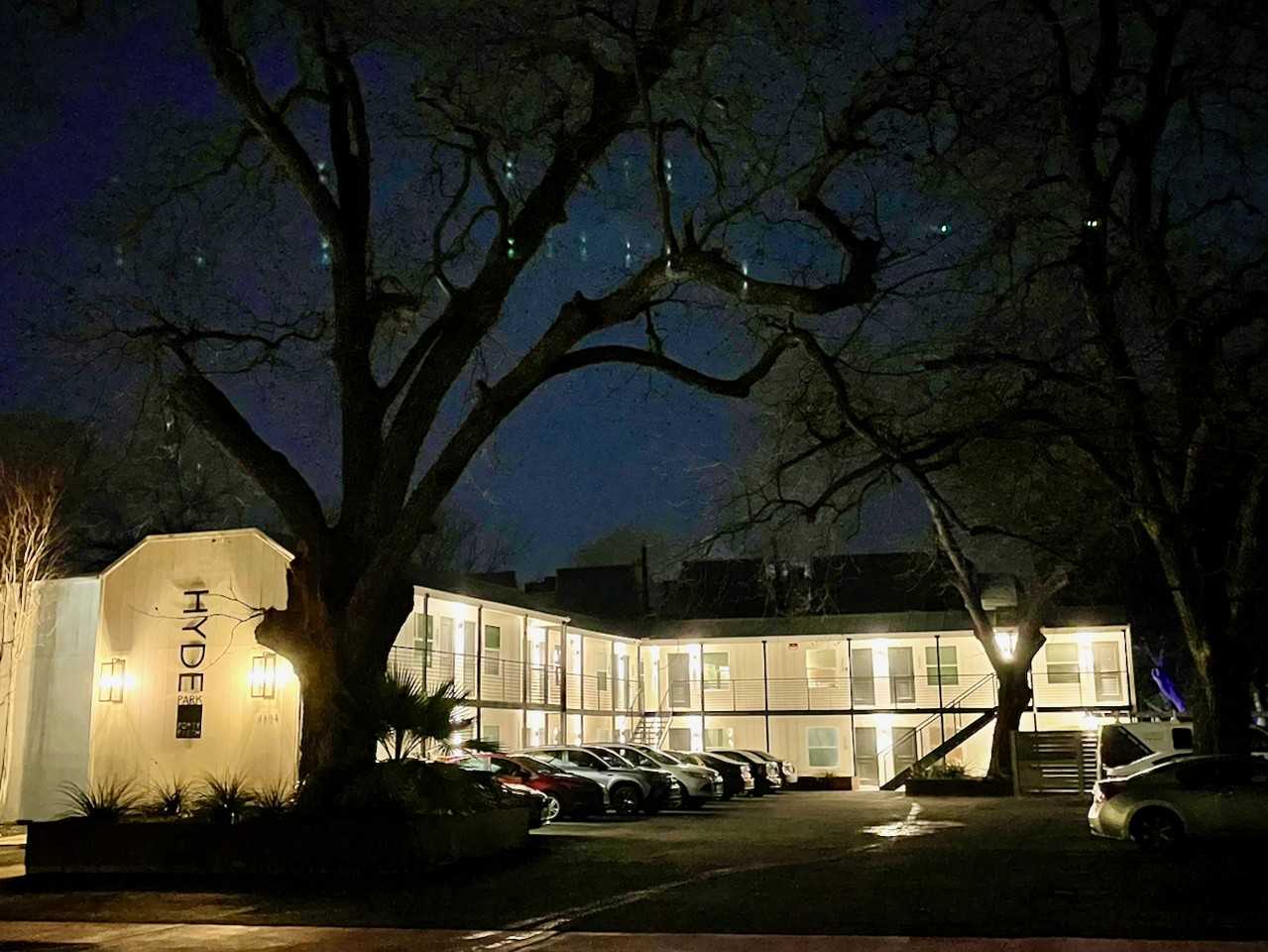 4504 Speedway - Photo 4 of 21