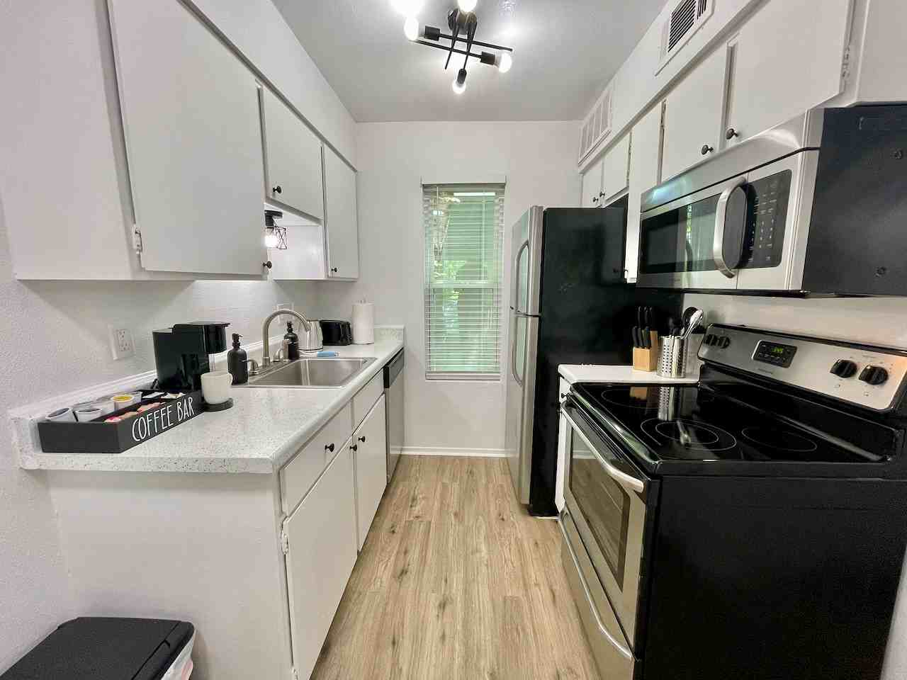 4504 Speedway - Photo 6 of 21