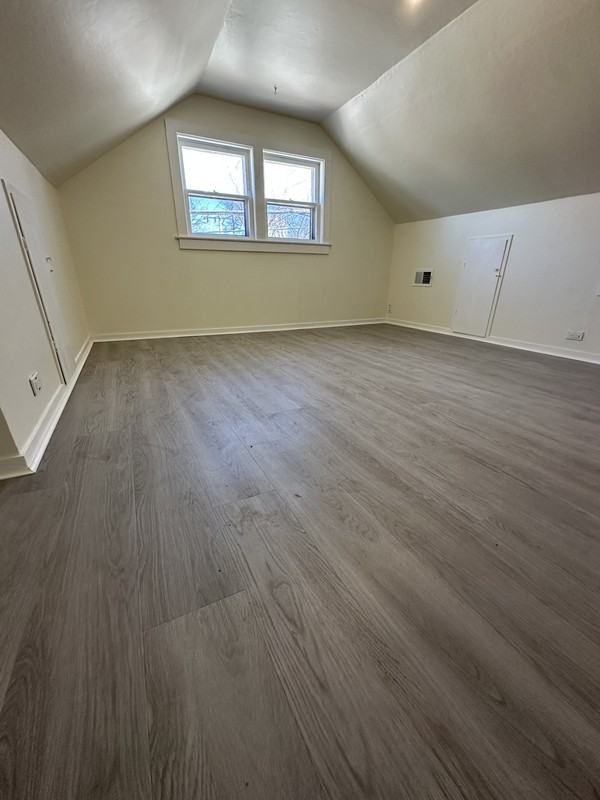 881 W Mason St - Photo 2 of 8