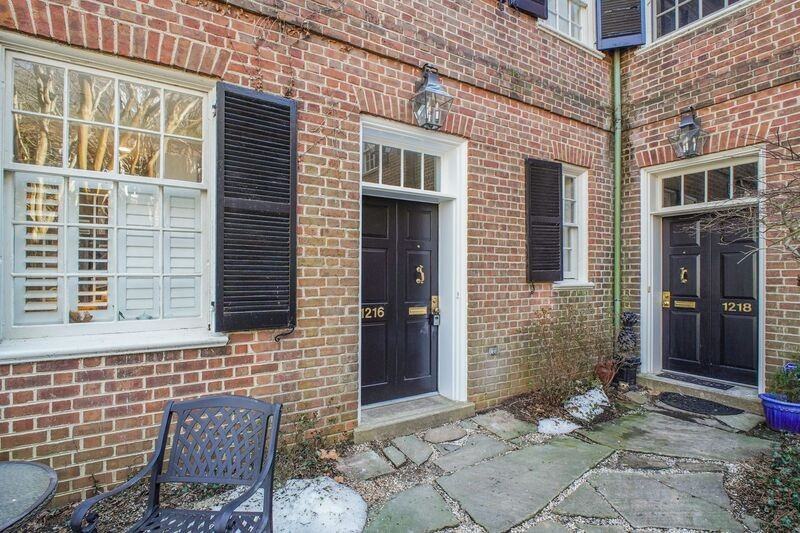1216 Sophia St - Photo 2 of 30