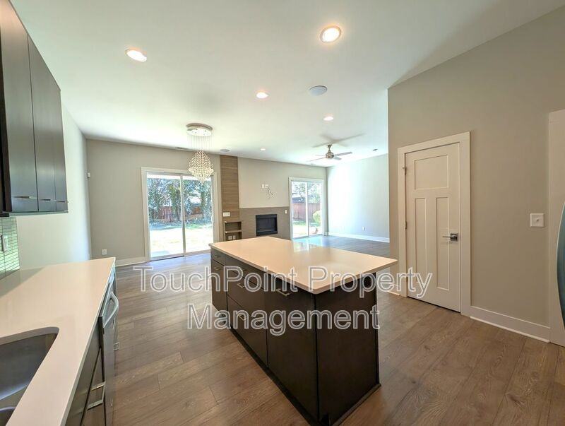 1632 Longfellow St - Photo 5 of 35