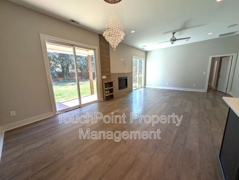 1632 Longfellow St - Photo 6 of 35